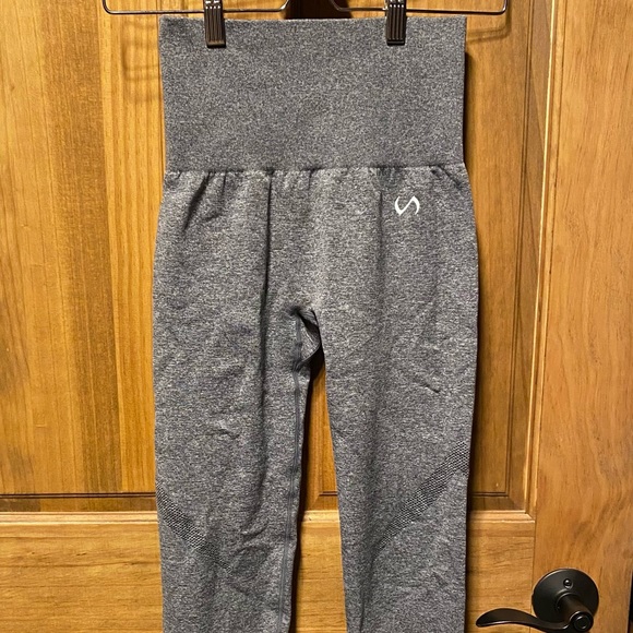 Small - React Seamless Gym Leggings - Picture 3 of 7